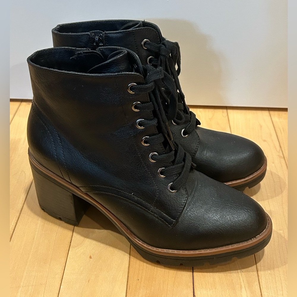 Naturalizer Madalynn Black Vegan Leather Ankle Boots